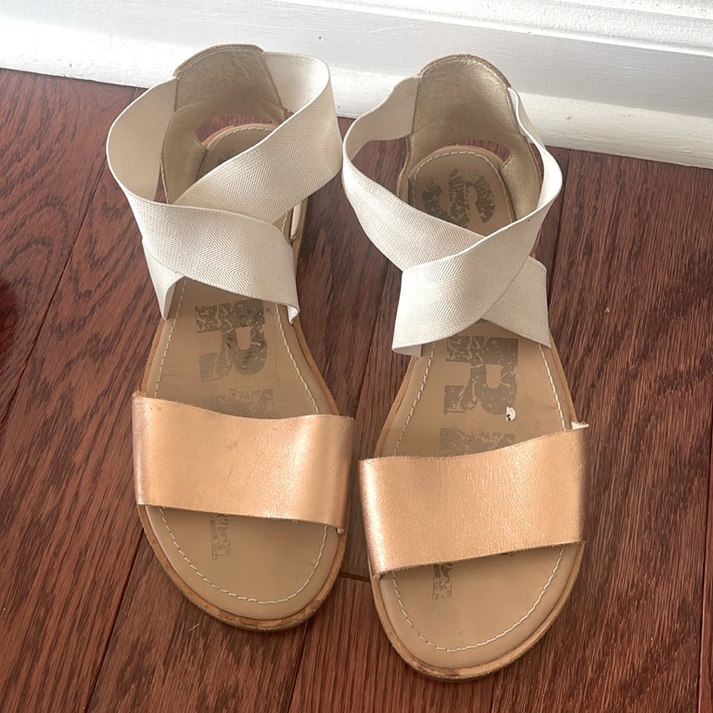 Rose gold elastic sorel sandals